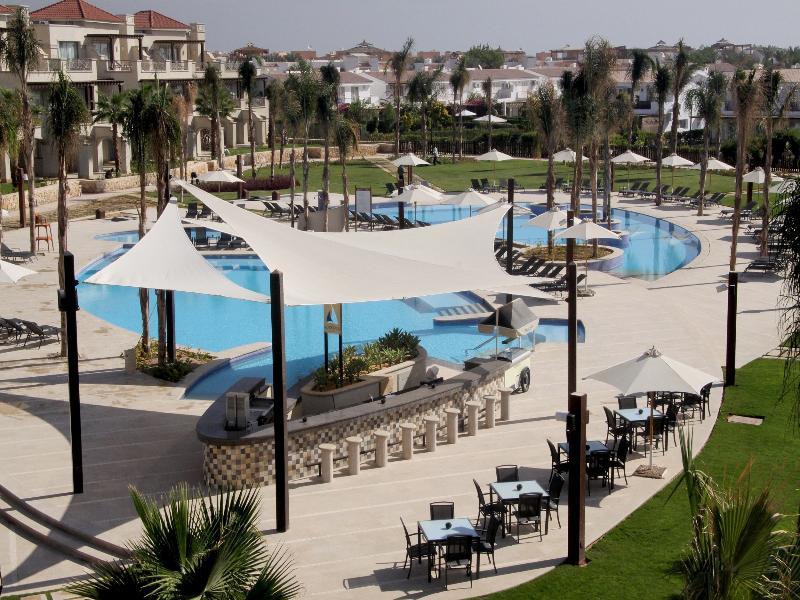 עיין סוחנה Jaz Little Venice Golf Resort מראה חיצוני תמונה Pool at the Kempinski Hotel, Golden Mile, Marbella, Spain
