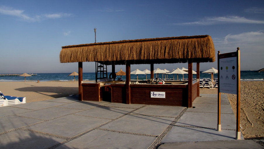 עיין סוחנה Jaz Little Venice Golf Resort מתקנים תמונה Beach bar in the resort