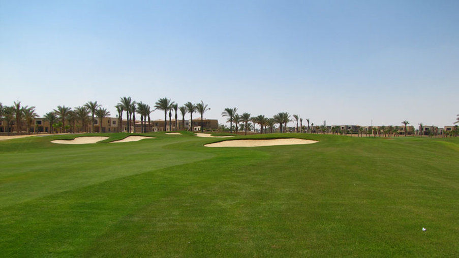 עיין סוחנה Jaz Little Venice Golf Resort מראה חיצוני תמונה Golf course at the Pyramids Club