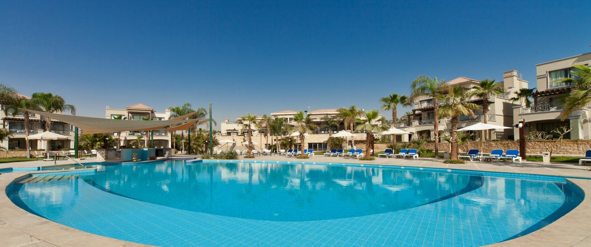 עיין סוחנה Jaz Little Venice Golf Resort מראה חיצוני תמונה The swimming pool at the complex