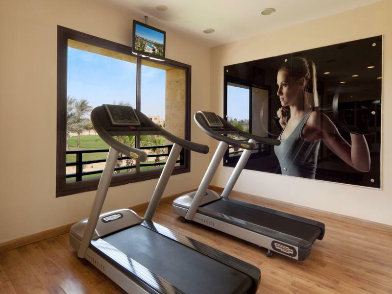 עיין סוחנה Jaz Little Venice Golf Resort מראה חיצוני תמונה A treadmill