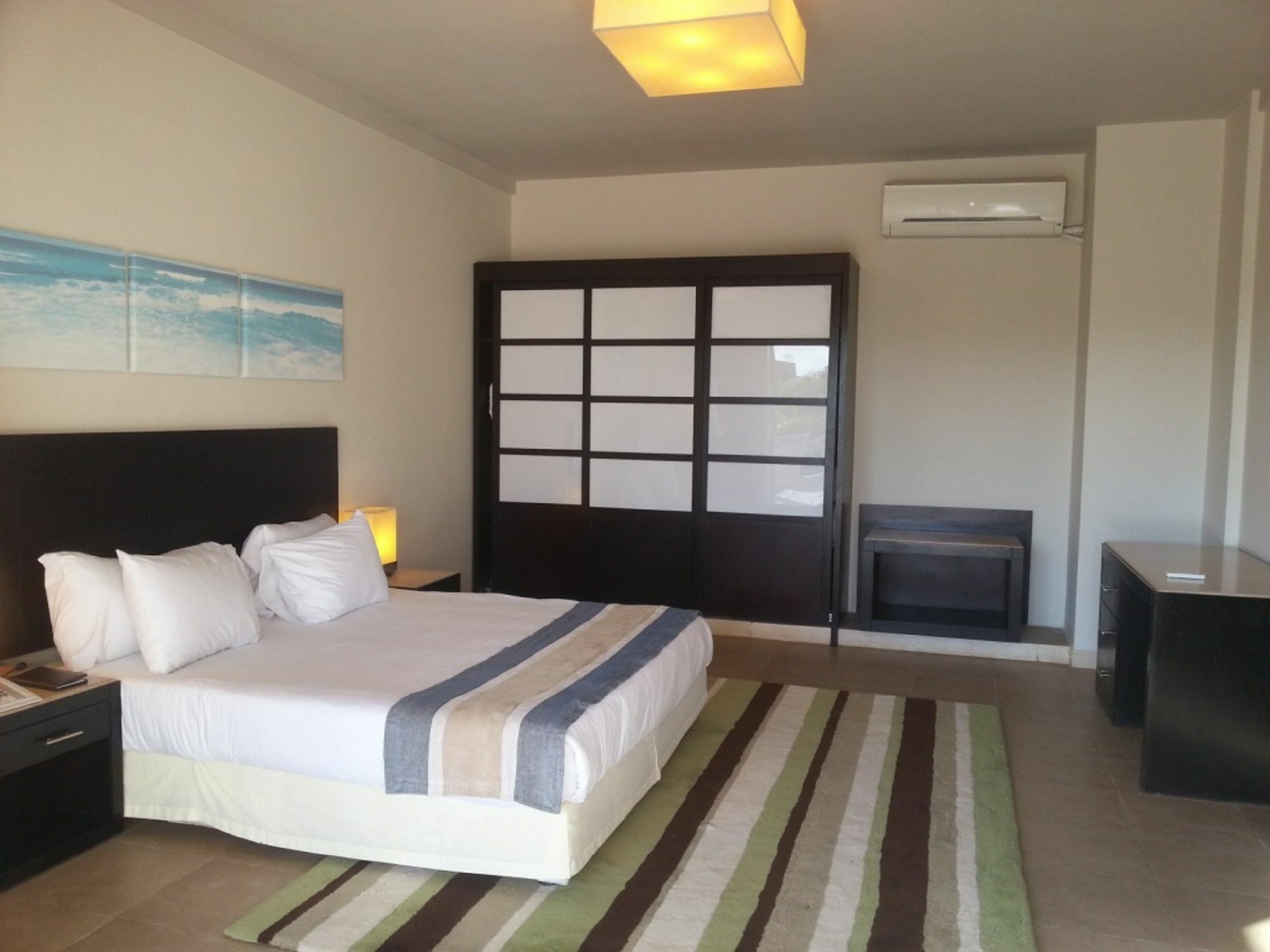 עיין סוחנה Jaz Little Venice Golf Resort מראה חיצוני תמונה A bedroom at the hotel