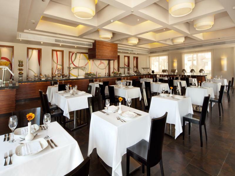 עיין סוחנה Jaz Little Venice Golf Resort מראה חיצוני תמונה The restaurant