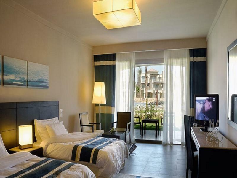 עיין סוחנה Jaz Little Venice Golf Resort מראה חיצוני תמונה A room at the hotel