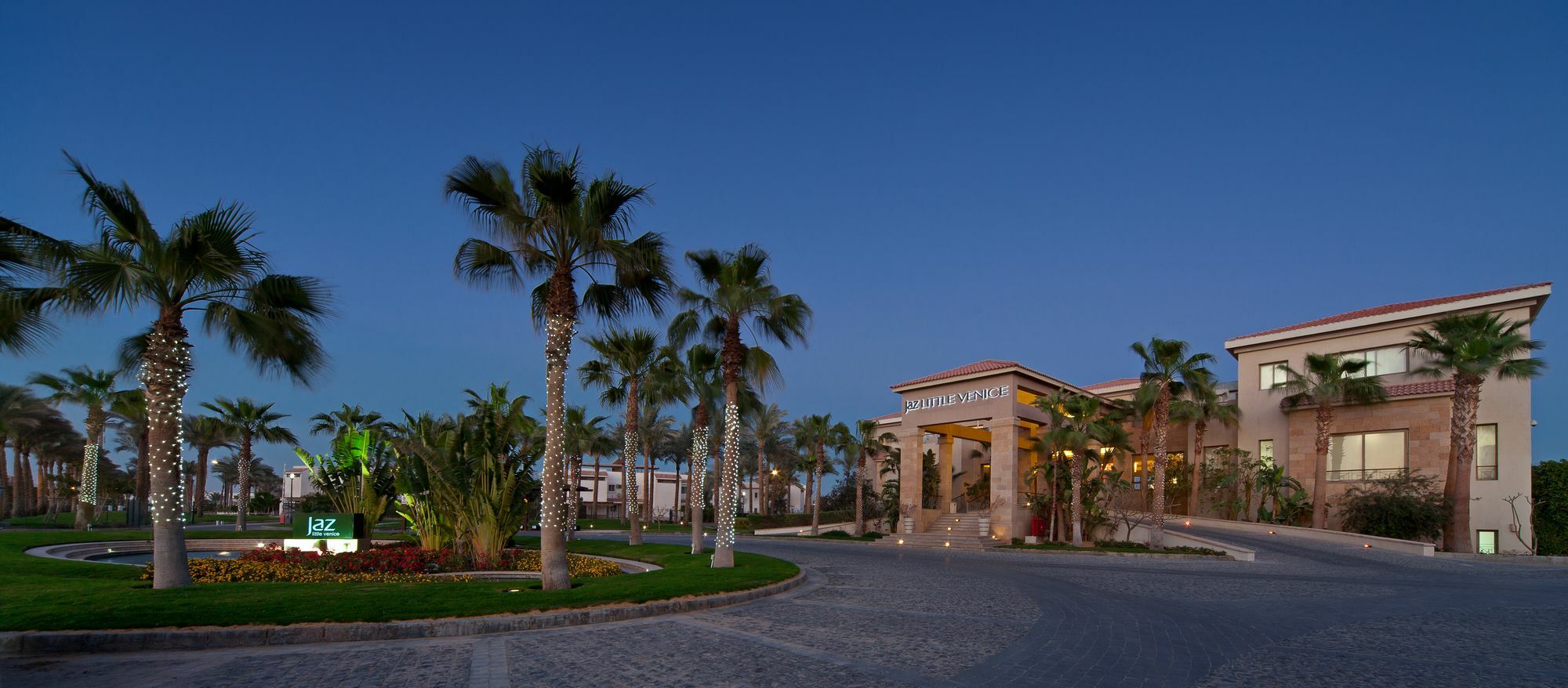 עיין סוחנה Jaz Little Venice Golf Resort מראה חיצוני תמונה Royal Mirage Hotel, Dubai