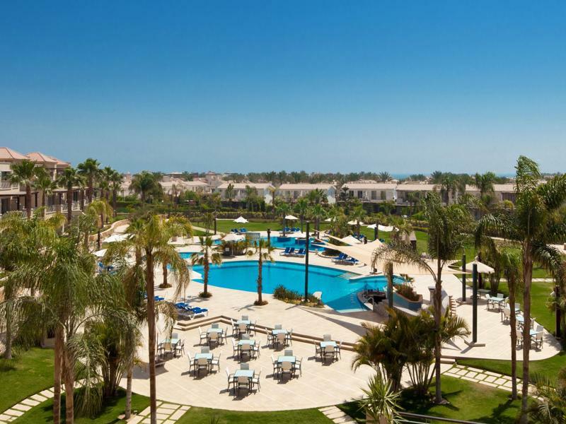עיין סוחנה Jaz Little Venice Golf Resort מראה חיצוני תמונה The swimming pool at the resort